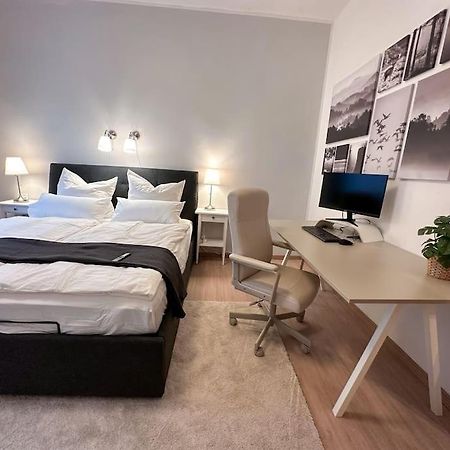 Modern City Apt. -With 2 Tv, Netflix And Work Desk Essen Buitenkant foto