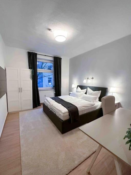 Modern City Apt. -With 2 Tv, Netflix And Work Desk Essen Buitenkant foto