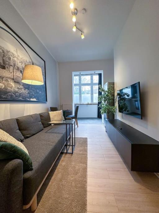 Modern City Apt. -With 2 Tv, Netflix And Work Desk Essen Buitenkant foto