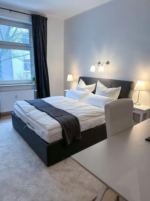 Modern City Apt. -With 2 Tv, Netflix And Work Desk Essen Buitenkant foto